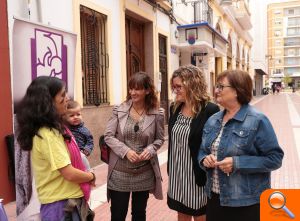 La asociación Amamanta organiza un taller de lactancia en la calle para informar sobre los beneficios de la leche materna - (foto 2)